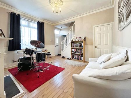 2 bedroom end of terrace house to rent - Photo 2