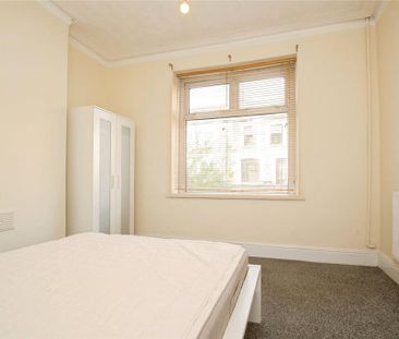 1 bedroom in a flat share to rent - Photo 3