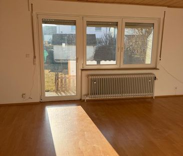 Erdgeschosswohnung mit Garten und Garage - Photo 2