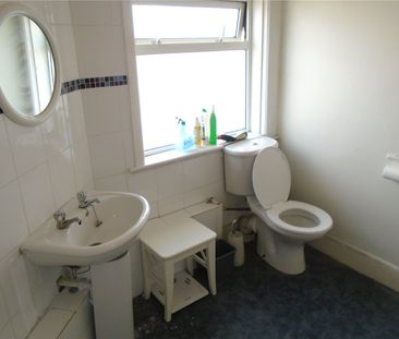 5 bedroom semi-detached house to rent - Photo 2