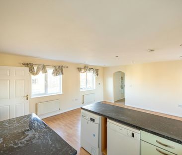 Coach House to rent on - Photo 5