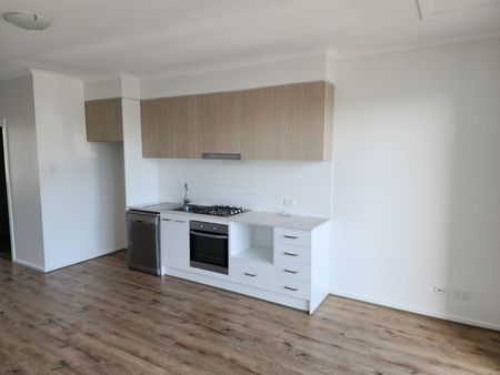 Stylish 2-Bedroom Townhouse - Photo 2