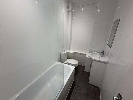 St. Martins Place, Brighton, BN2 - Photo 2