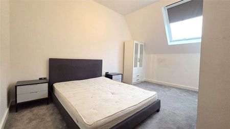 AVAILABLE END OF JAN | FULLY FURNISHED TWO BEDROOM | PRIME LOCATION | GREAT TRANSPORT LINKS - Photo 3