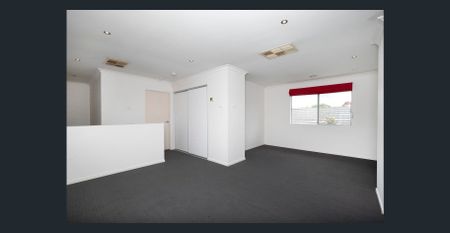 Spacious Family Home! - Photo 3