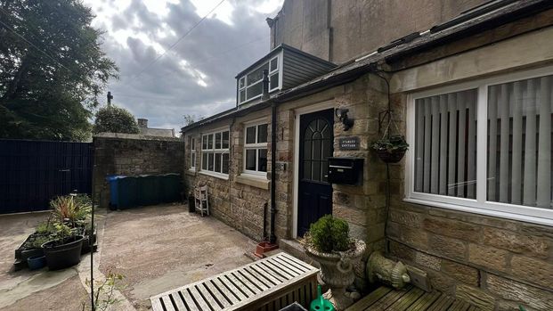 2 bedroom cottage to rent - Photo 1