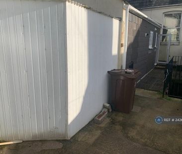 4 bedroom maisonette to rent - Photo 2