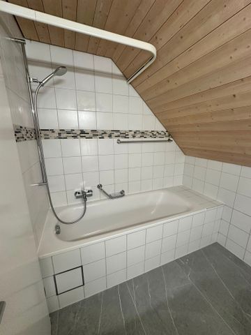Renovierte 3.5-Zimmer-Dachwohnung mit charmantem Altbaucharakter und modernem Wohnkomfort - Foto 5