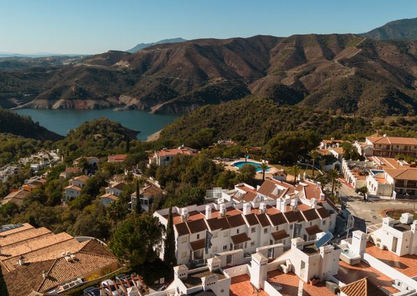 Luxury apartment in Balcones del Lago, Istán