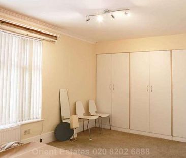 Wykeham Road, Hendon, NW4 - Photo 1