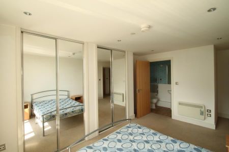 2 bedroom flat to rent - Photo 4
