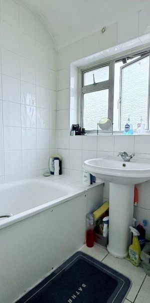 1 bedroom in a house share to rent - Photo 1