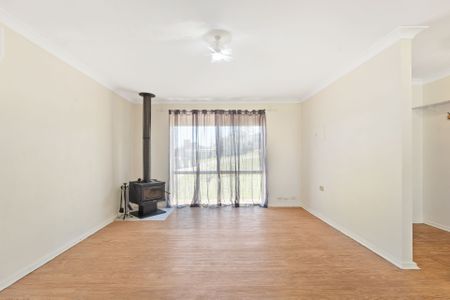Three Bedroom Home in Orelia - Photo 3
