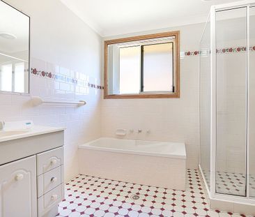 Neat Villa in Prime Lakeside Location - Photo 4