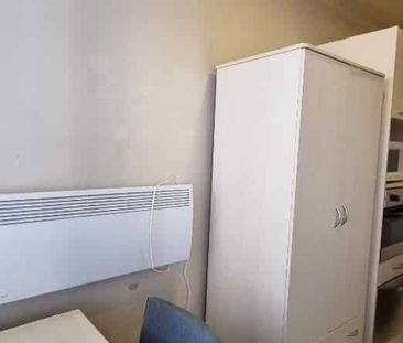 CITY CENTRE - 1 Bedroom Furnished Apartment - Photo 5