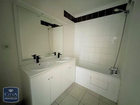 Location Appartement 3 pièces 56m² BAILLEUL 59270 - Photo 4