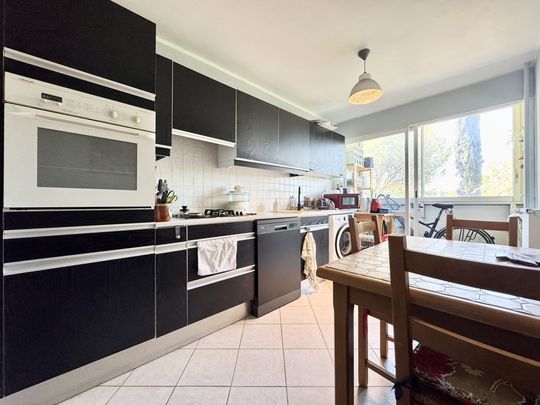 NIMES / PUECH DU TEIL - T3 avec BALCON, LOGGIA et PARKING - Photo 1