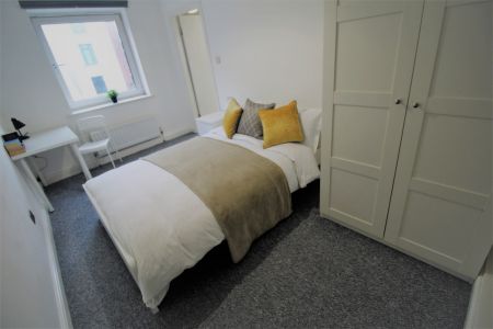 3 Bedroom Apartment - Photo 4