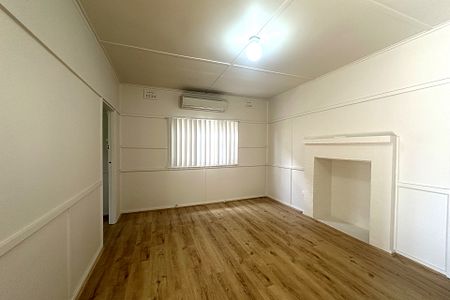 RENOVATED THREE BEDROOM HOUSE - Photo 2