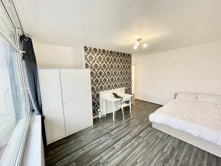 3 Bed Flat, Temple House, SW11 - Photo 2