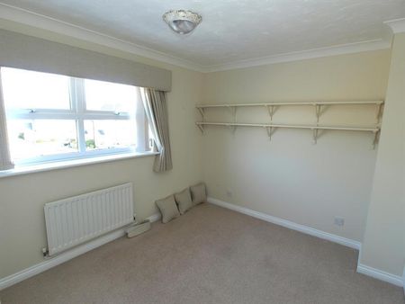 3 bedroom detached house to rent - Photo 3