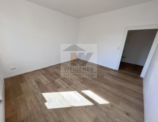 Sanierte 4-Raum-Wohnung mit Balkon und Einbauküche! - Photo 1