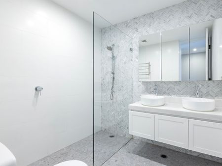 Statement Architecture in the heart of the village! - Photo 5