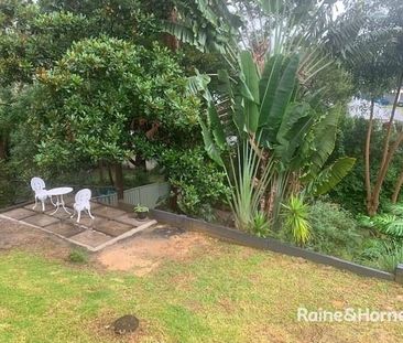 LOWER APARTMENT IN GREAT LOCATION! - Photo 2