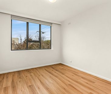 Low Maintenance Apartment - Photo 3