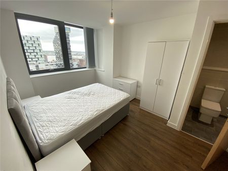 2 bedroom Flat To Rent - Photo 4