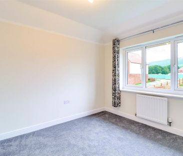 4 bedroom detached house to rent - Photo 4