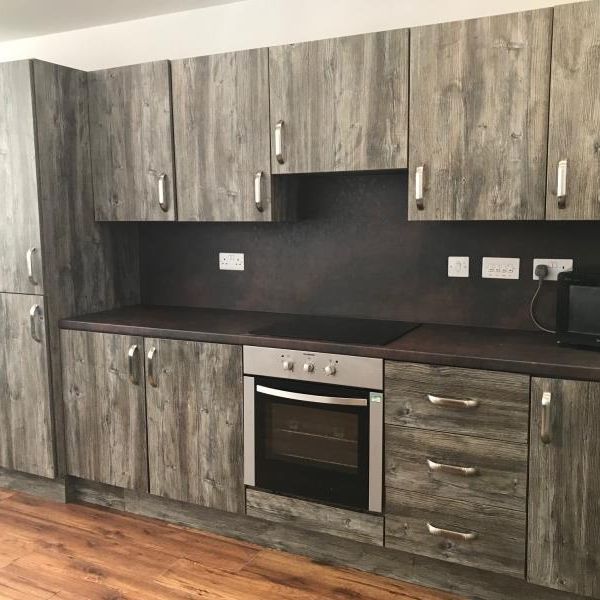 4 bedroom flat to rent - Photo 1