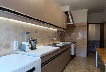 Apartamento T2 Remodelado e Mobilado no Moinho das Antas