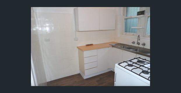 Classic one-bedroom home of period quality - Photo 1