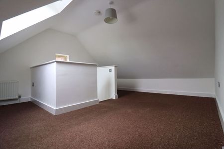 Hillfield Court Road, Gloucester - Photo 2