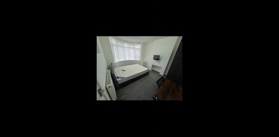 Room in a Shared House, Milton Road, LU1 - Photo 2