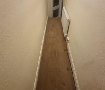 Great West Road, Hounslow TW5, London - Photo 2