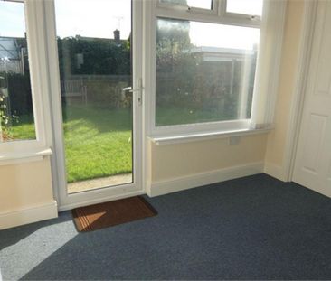 2 bedroom semi-detached house to rent - Photo 6