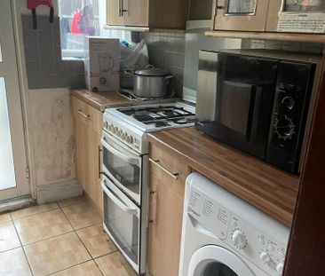 1 bedroom in a house share to rent - Photo 5