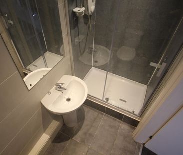 Victoria Road, Hyde Park, LS6 1DR, Leeds - Photo 5
