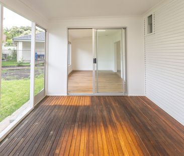 Family sized 3-bedroom home right near the beach in Nelson Bay! - Photo 4