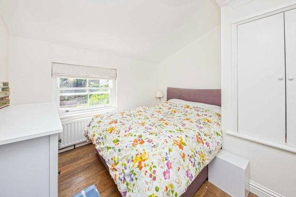 York Road, TW10, London - Photo 1