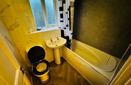 Pebworth Grove, Dudley, DY1 2BQ - Photo 2