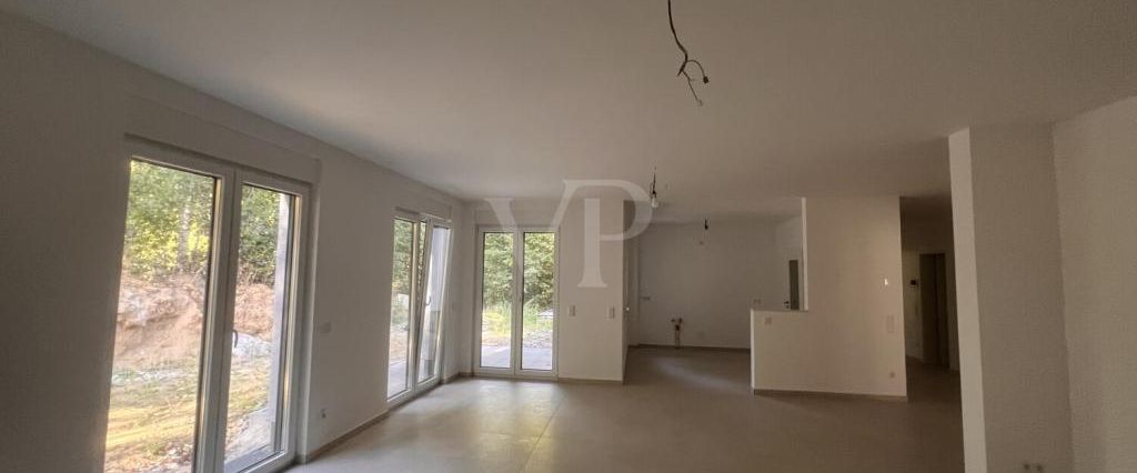 Neubauwohnung im Erdgeschoss mit Blick ins Grüne - Foto 1