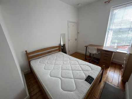 5 bedroom detached house to rent - Photo 3