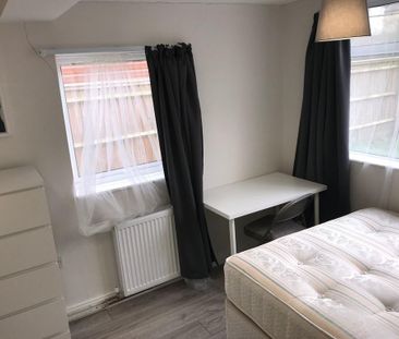 1 bedroom in a house share to rent - Photo 4