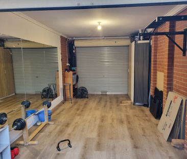 Altona Meadows - Photo 6