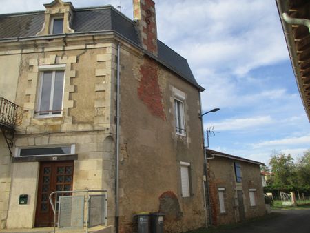 Location Maison 5 pièces 174m² CHATEAU GARNIER 86350 - Photo 4