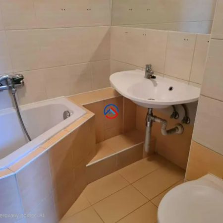 Pronájem prostorného bytu 1+kk v Šumperku - Photo 3