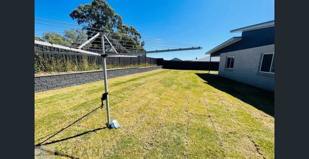 MODERN OPEN PLAN LIVING! - Photo 1